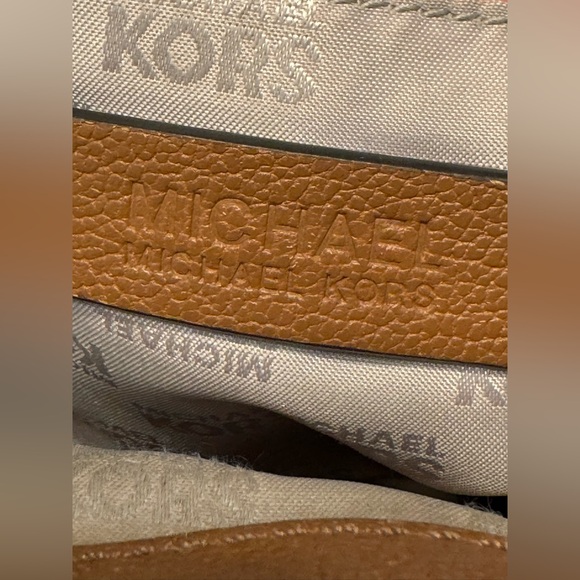 Michael Kors Hamilton Brown Large Leather Shoulder Handbag Retail $345.00 - Picture 6 of 11